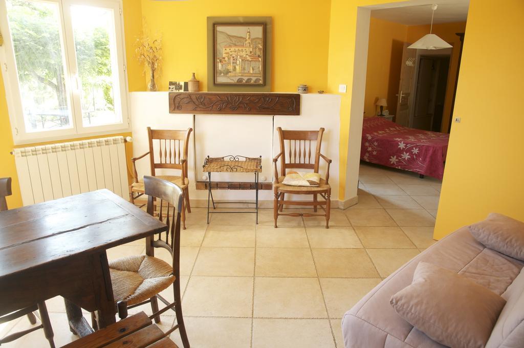 Gîte de Bacalan Mormoiron Habitación foto